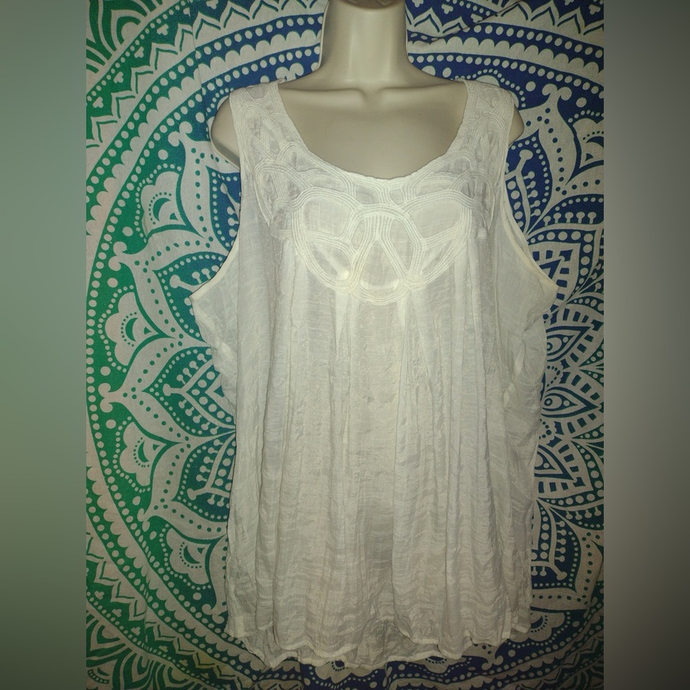 Set of Blue, White, and Coral Lightweight Sleeveless Tops 2X - Picture 6 of 11